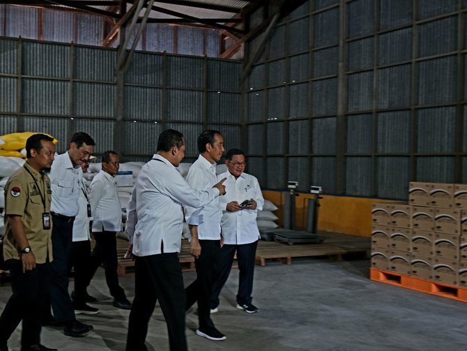 presiden pastikan kapasitas gudang bulog