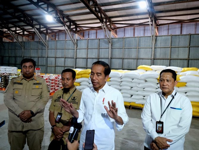 presiden pastikan kapasitas gudang bulog