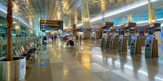 3 Petugas Bandara Soetta Dipecat Usai Jemput dan Kawal Bahar Smith