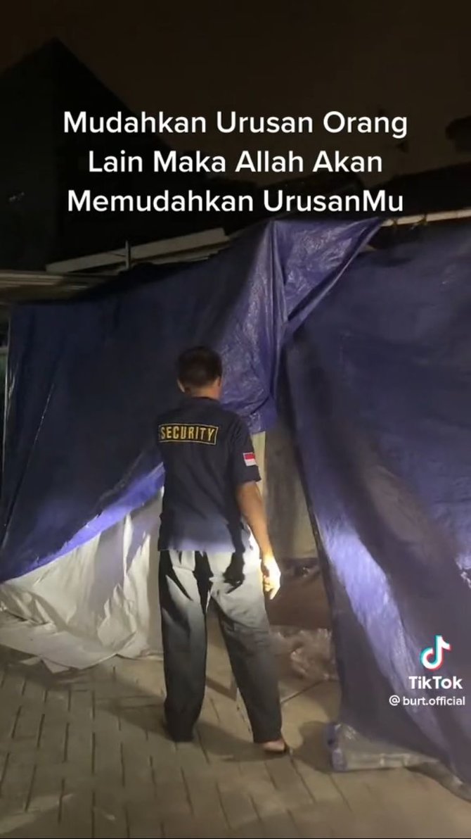 momen pria temukan dompet milik orang dan kembalikan ke pemiliknya banjir pujian