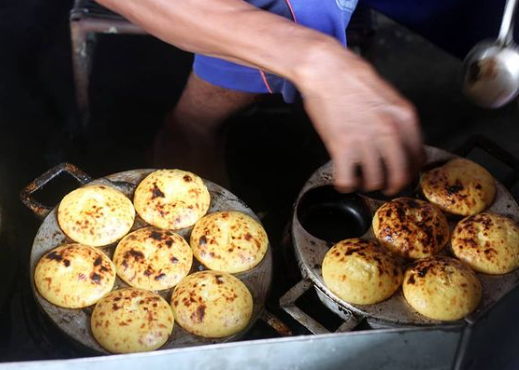 kue lumpur bakar bu lilik sidoarjo