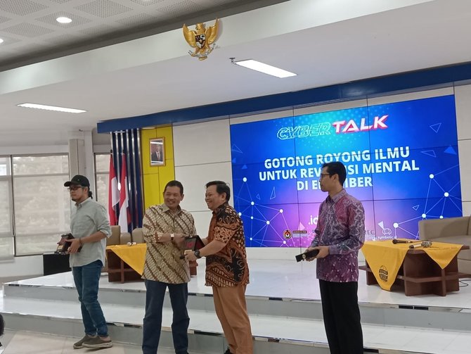 pandi institute gelar cybertalk bertajuk gotong royong ilmu untuk revolusi mental di era siber di kampus ugm yogya