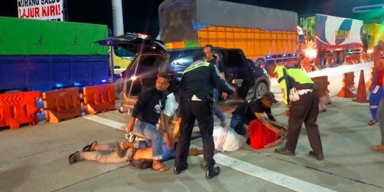 Polisi Amankan Mobil Pengangkut 20 Kilogram Sabu dan 6.000 Pil Ekstasi