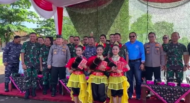 bintang 1 polri 039jenderal bersahaja039 pulang kampung warga beri cinderamata unik