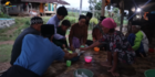 Momen Buka Puasa Warga Kampung di Sukabumi Bikin Rindu Pulang, Minum Es Kelapa Bareng