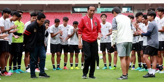 Jokowi Lima Kali Bilang Pusing Gara-Gara Indonesia Batal Jadi Tuan Rumah Piala Dunia