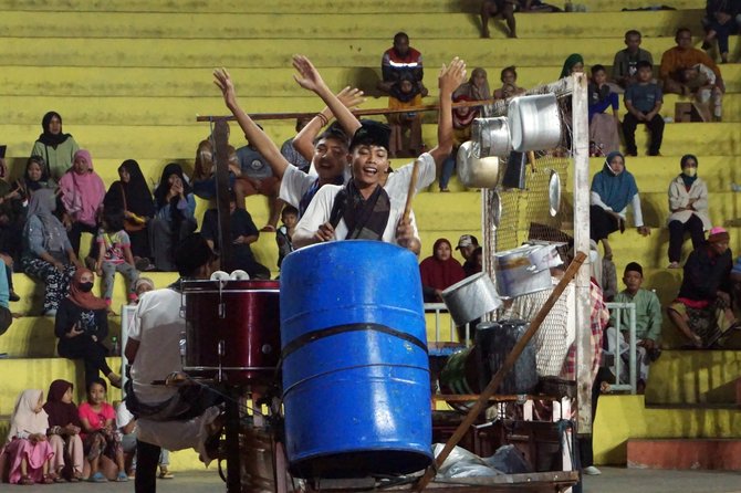 ratusan pemuda ramaikan lomba musik patrol resik resik