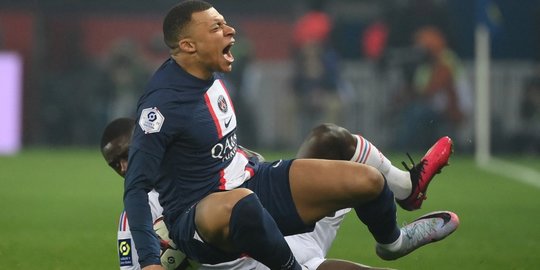 Duel Messi dan Mbappe Dianggap Buntu Usai PSG Ditekuk Lyon 0-1