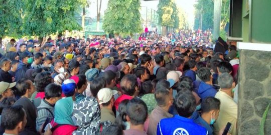 Ada Pengobatan Ida Dayak, Jalan Abdul Gani Cilodong Macet Total