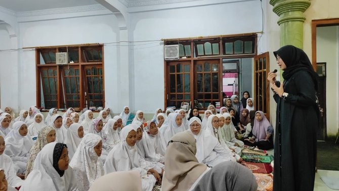 bupati ipuk motivasi santriwati ponpes darussalam