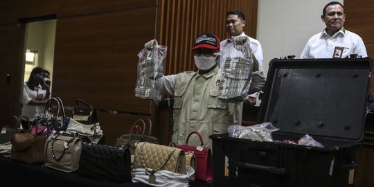 Penampakan Barang Bukti Rp32,2 Miliar dan Barang Mewah Rafael Alun yang Disita KPK