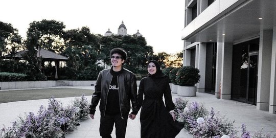 5 Potret Anniversary ke-2 Atta dan Aurel, Beri Kejutan Romantis