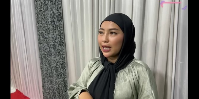 Potret Mpok Alpa Gelar Syukuran Rumah Mewahnya, Tendanya Bikin Salfok