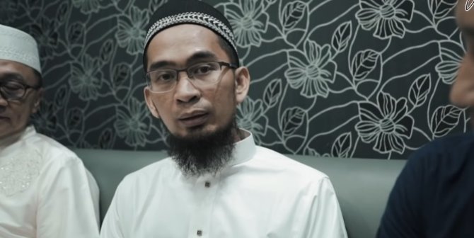 Hoaks Ustaz Adi Hidayat Meninggal Dunia Saat jadi Imam Salat Tarawih