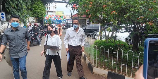 Amanda Bersaksi di Sidang AG Pacar Mario Dandy Sembari Mengerjakan Ujian UTS