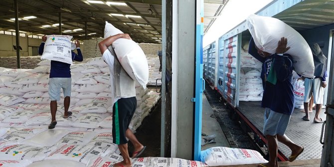 Antisipasi Macet Mudik Lebaran, Pupuk Subsidi Diangkut Pakai Kereta Api