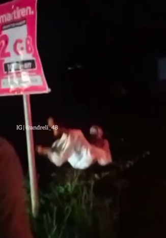 039gentayangan saat sahur pocong apes dihajar warga lalu dibawa ke kantor polisi