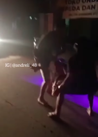 039gentayangan saat sahur pocong apes dihajar warga lalu dibawa ke kantor polisi