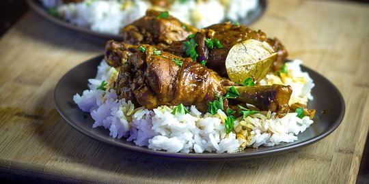 Resep Chicken Adobo, Ayam Ungkep Masak Kecap Khas Filipina