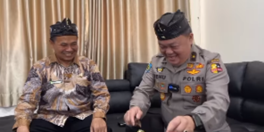Momen Bintang 1 Polri 'Jenderal Bersahaja' Disuguhi Kue Dodongkal, Langsung Nostalgia