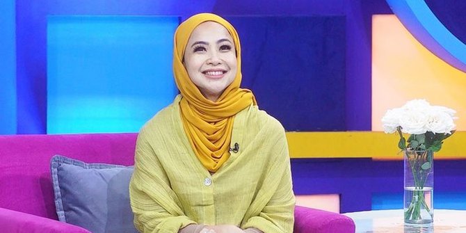 6 Potret Feni Rose Tampil Berhijab Setelah Pulang Umrah, Dipuji Makin Cantik