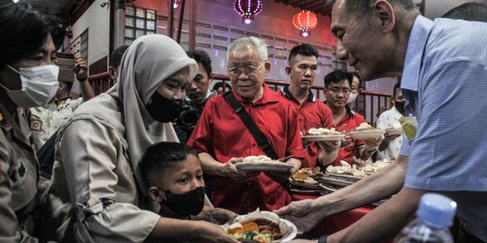 Kesederhanaan Jusuf Hamka Buka Puasa Bersama di Wihara Dharma Bhakti