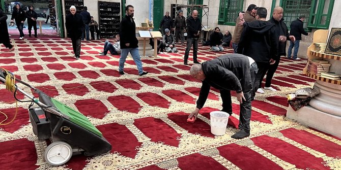 Pasca Penyerbuan Pasukan Israel, Masjid Al-Aqsa Mulai Dibersihkan