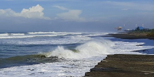 Gelombang Tinggi Melanda Sejumlah Perairan Indonesia pada 6 April, Ini Daftarnya