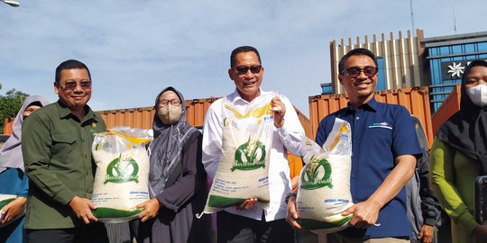 Pemerintah Mulai Distribusi Bansos Beras Untuk 21,3 Juta Keluarga ...