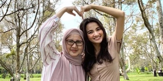 Meninggal Dunia, Intip Potret Kedekatan Sabrina Anggraini dan Mendiang Ibu