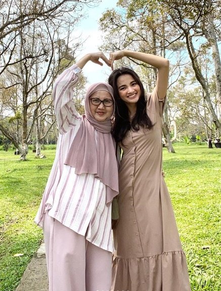 sabrina anggraini dan ibu