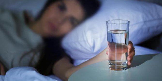 Manfaat Minum Air Putih sebelum Tidur, Jadi Pembersih Racun Alami bagi Tubuh