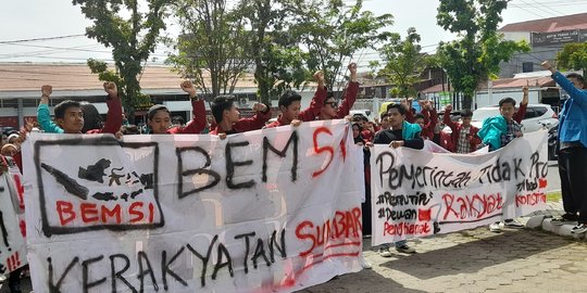 Tolak UU Cipta Kerja, Sejumlah Mahasiswa Datangi DPRD Sumbar