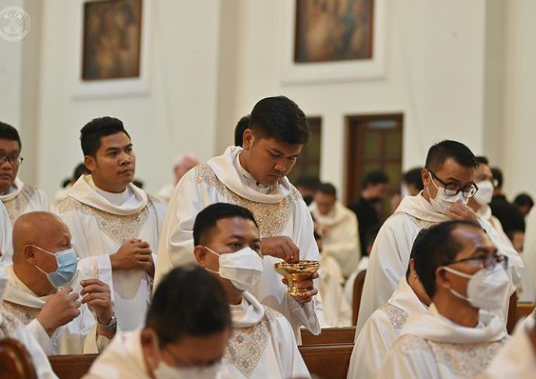 kegiatan ibadah di gereja katedral bandung