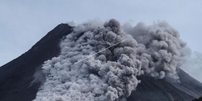 Berstatus Siaga, Gunung Merapi Muntahkan 23 Guguran Lava Pijar