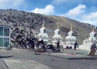 prosesi pemakaman langit di tibet