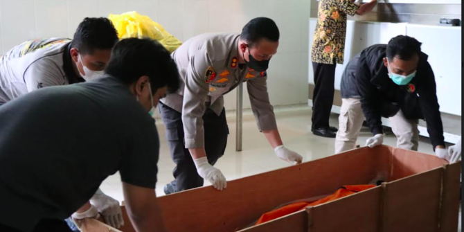 Jasad Suami Istri Korban Dukun Slamet Dibawa Pulang ke Lampung
