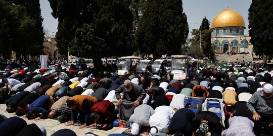 Ribuan Muslim Palestina Padati Masjid Al-Aqsa Pasca-serangan Israel