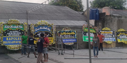 Jenazah Istri Wakapolri Tiba di Jakarta Dini Hari Besok