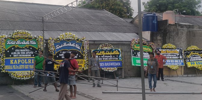 Jenazah Istri Wakapolri Tiba di Jakarta Dini Hari Besok