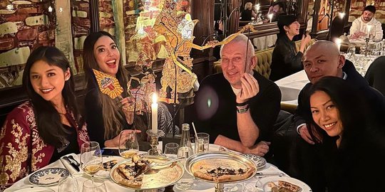 Kenalkan Wayang; Ini Momen Erina Gudono Dinner Bareng Desainer, Jean Paul Gaultier