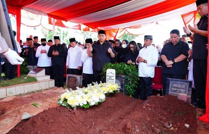 kapolri dan panglima di pemakaman istri wakapolri