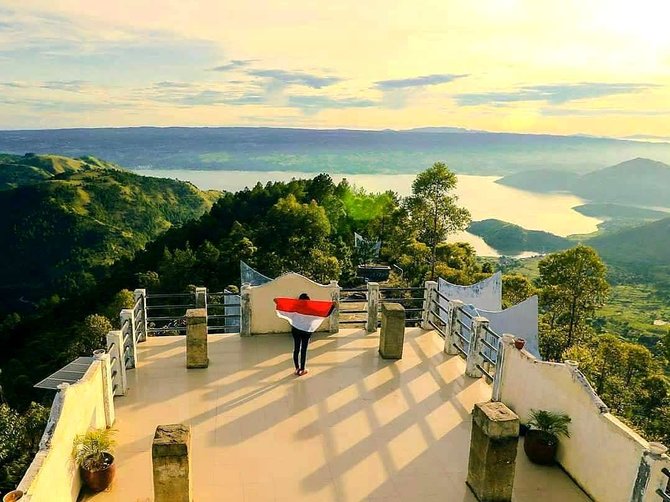 menara pandang tele spot terbaik nikmati eksotisme danau toba