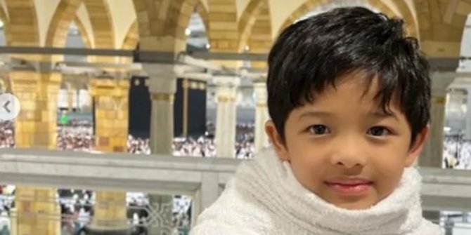 Masih Kecil, Ini Deretan Anak Artis yang Mulai Belajar Ibadah dengan Tekun