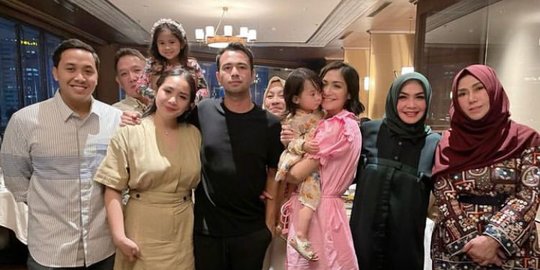 Digelar di Resto Mewah, Ini Momen Buka Bersama Sekaligus Perayaan Ultah Mama Rieta