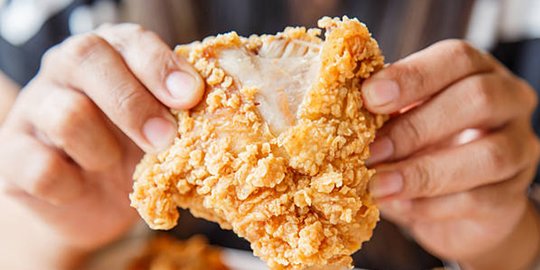 Kenali Kandungan Nutrisi dari Kulit Ayam serta Dampak Bahaya Konsumsi Berlebihan