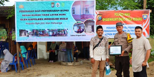 Inspiratif, Cerita Bripka Robin Gratiskan Listrik Rumah Warga Kurang Mampu di Inhu