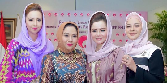 Berkah Ramadhan, Bu Kombes Cantik Heni Tania Bagi-Bagi Uang Jajan, Ada Syarat Unik