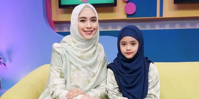 Potret Kedekatan Oki Setiana Dewi dan Putri Sulungnya, Sering Dakwah Bareng