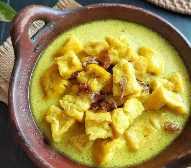 tahu kuah kuning